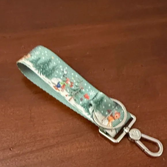 Harveys Disney Winter Wonderland Click and Go Keychain - Picture 1 of 6